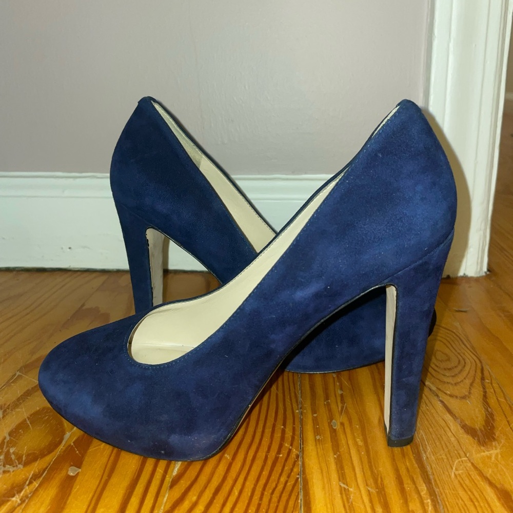 Nine West suede navy pumps